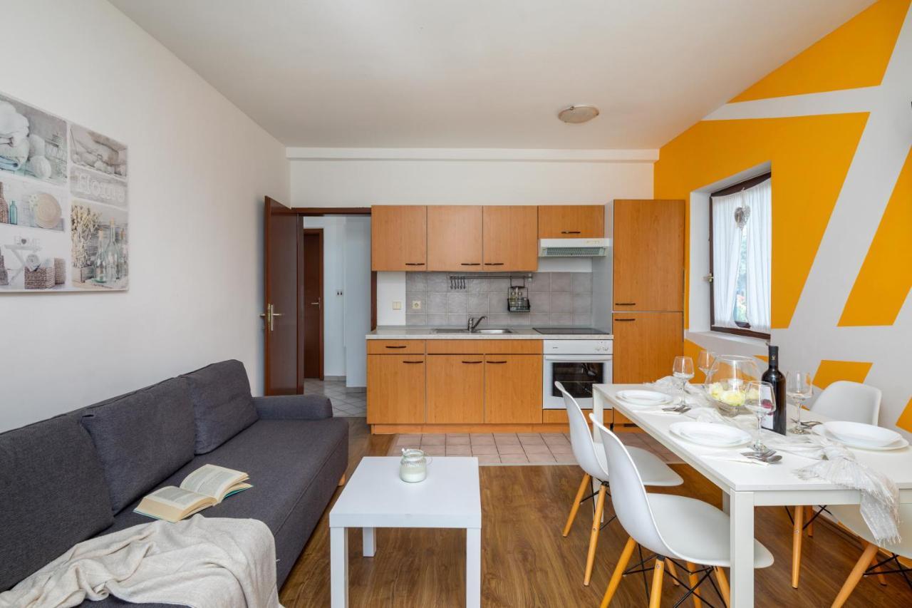 Apartments Villa Zrinka - Last Season Ever! 로고즈니차 외부 사진