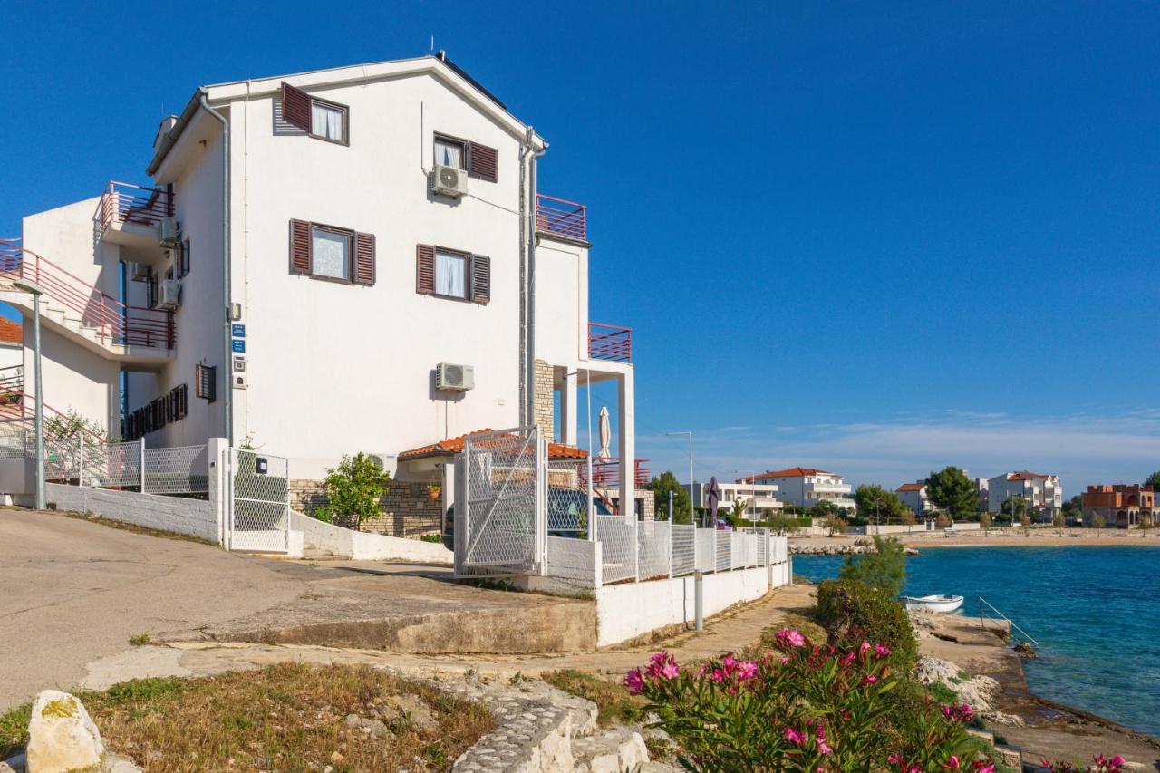 Apartments Villa Zrinka - Last Season Ever! 로고즈니차 외부 사진