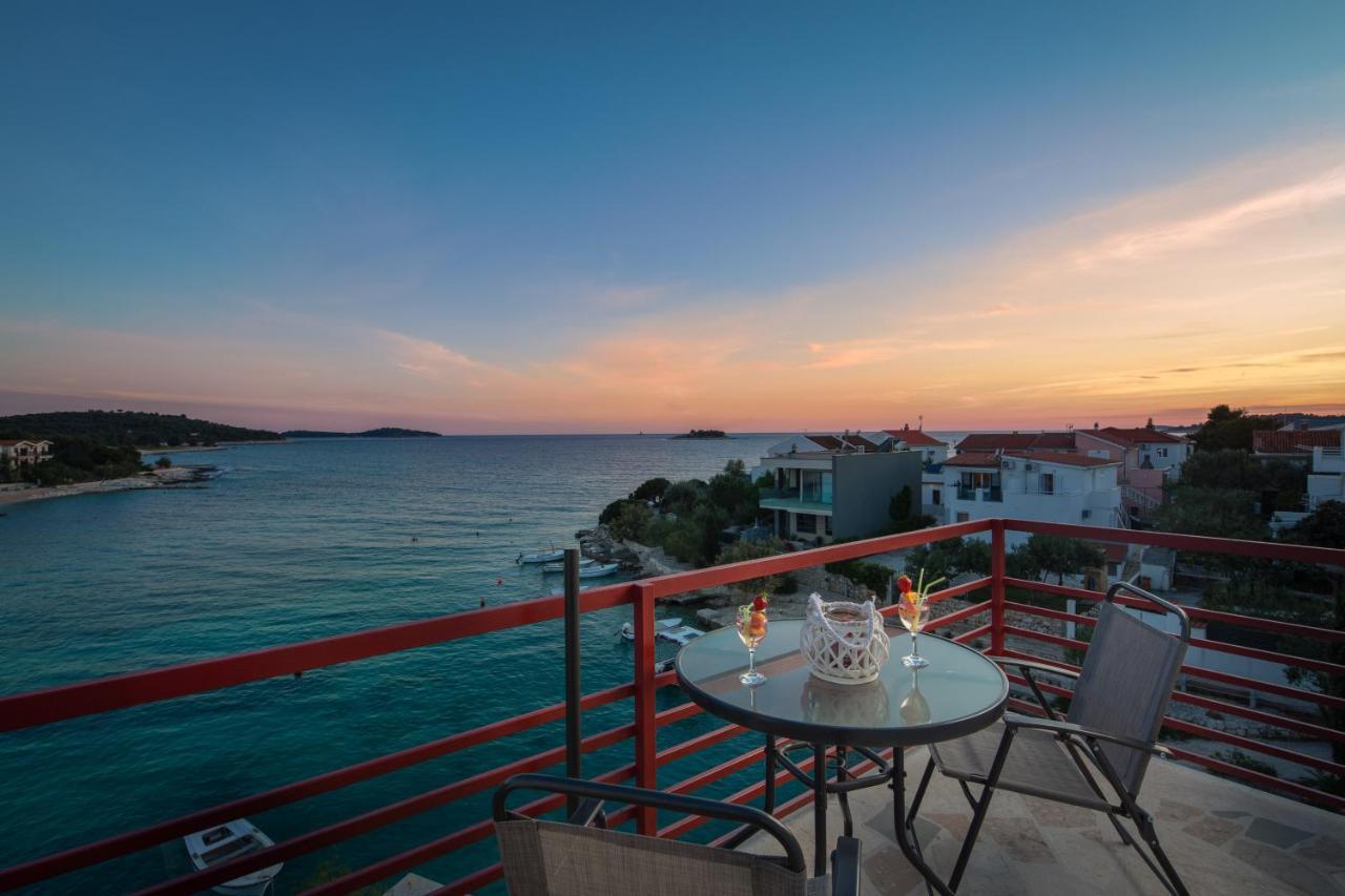Apartments Villa Zrinka - Last Season Ever! 로고즈니차 외부 사진